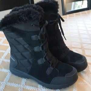 Never worn Columbia waterproof snow boots!!